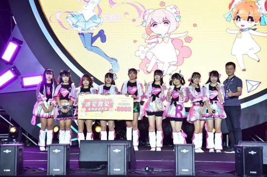 Dendi转型直播新游戏LoL引发关注